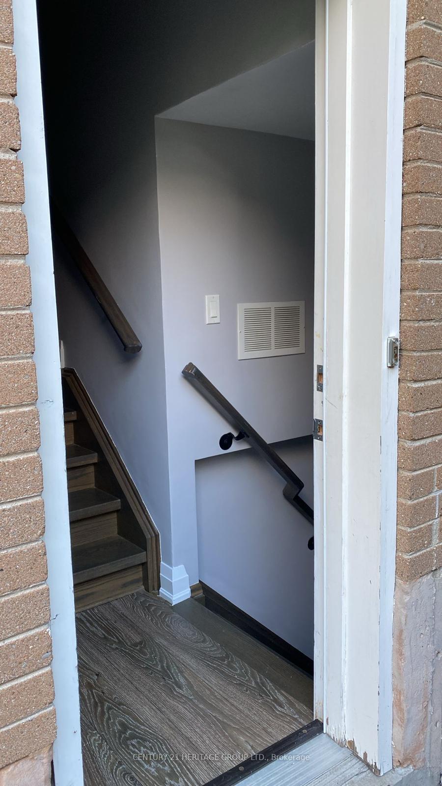 Photo de la propriété:  39 Cartier Crescent Bsmt  ON L4C 2M9 