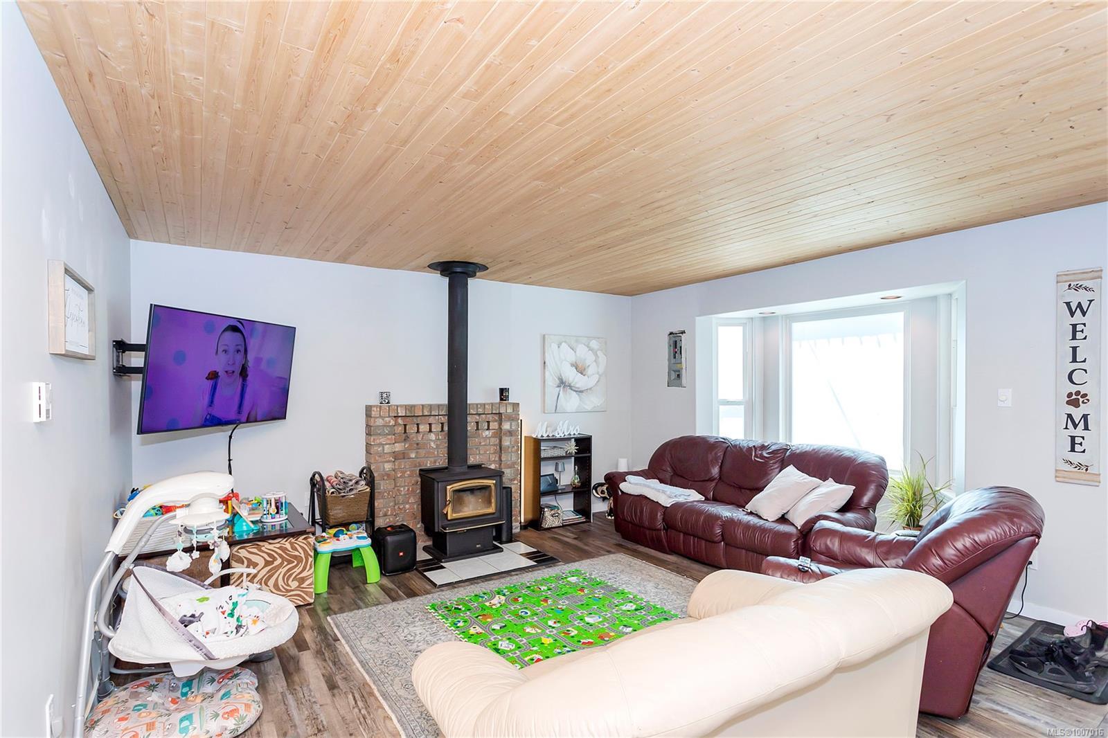 Property Photo:  4604 Hammond Bay Rd 7  BC V9T 5B1 