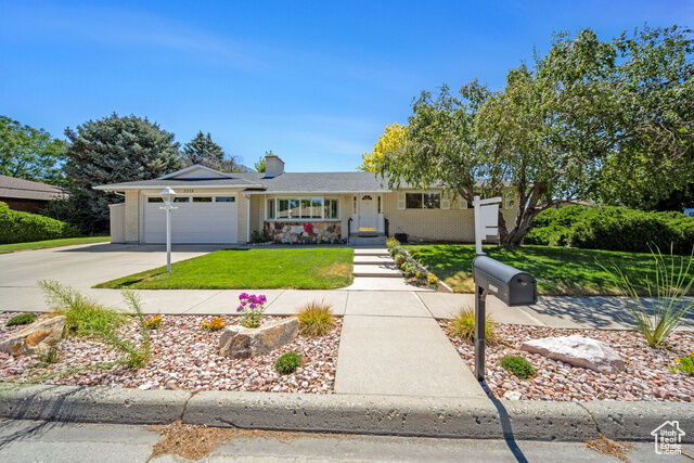 Property Photo: 7375 S Sunhill Rd UT 84121
