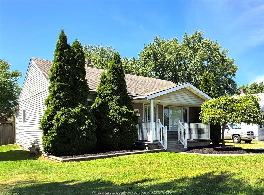 Property Photo:  1559 Buckingham Drive  ON N8T 2A3 
