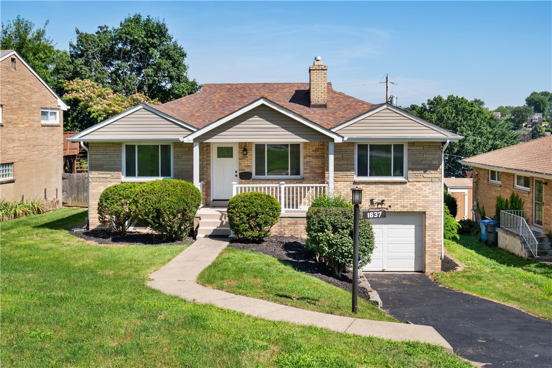 Property Photo:  1637 Worcester Dr  PA 15243 