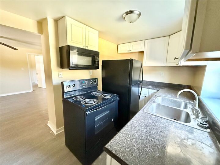 Property Photo: 2578 Pitcairn Rd C PA 15146