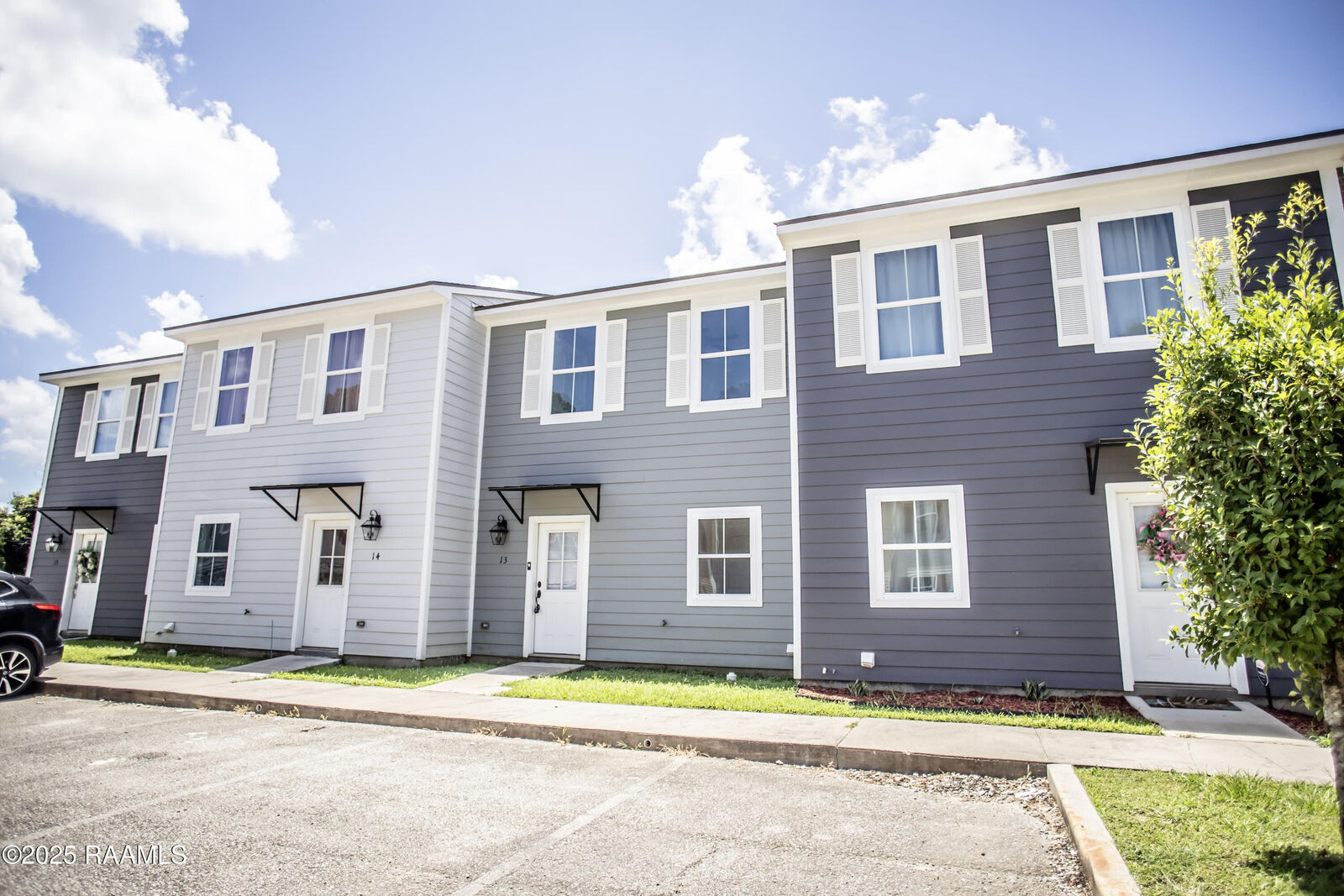 Property Photo:  13 Townhouse Cove  LA 70506 