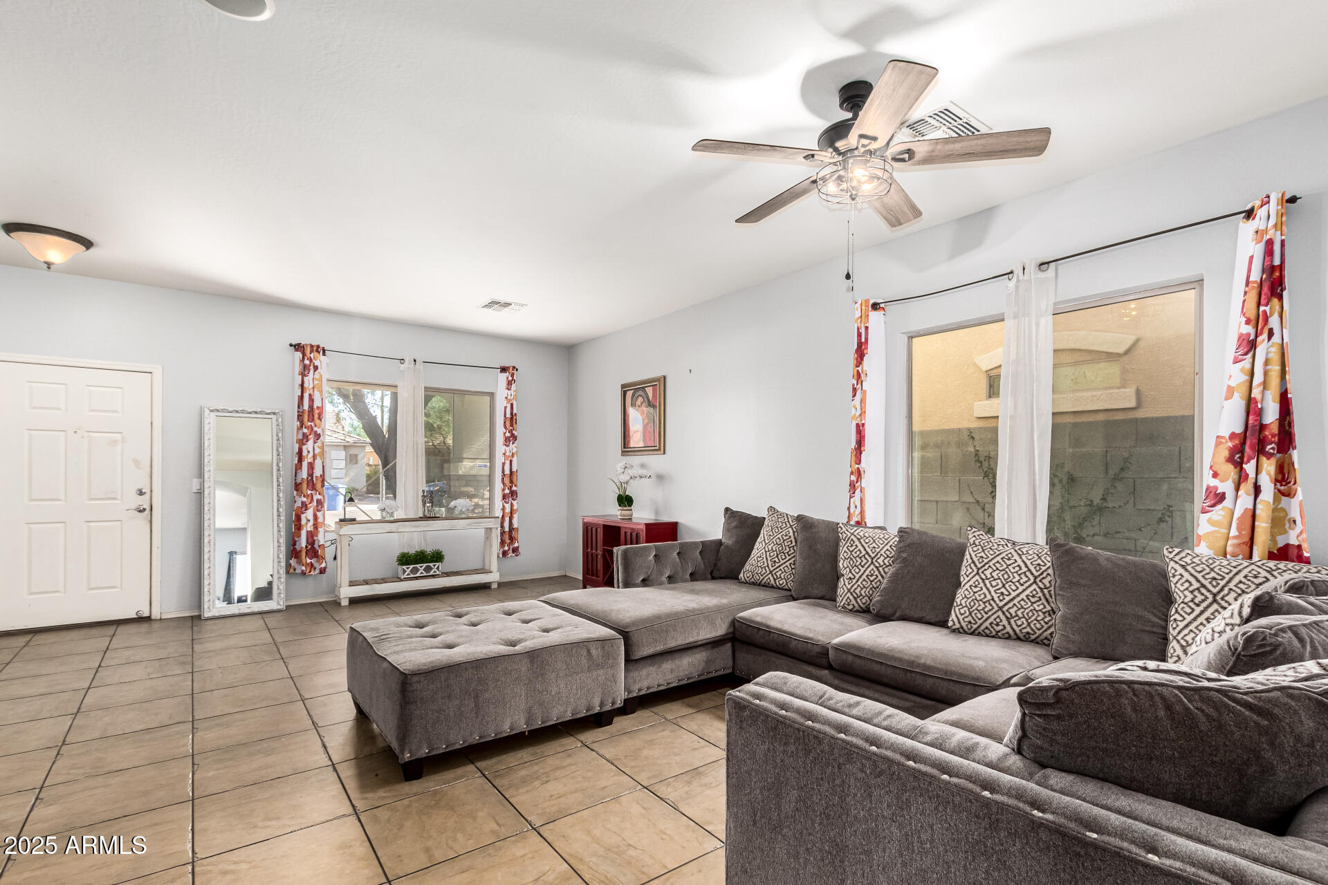 Property Photo: 7037 W Sophie Lane AZ 85339