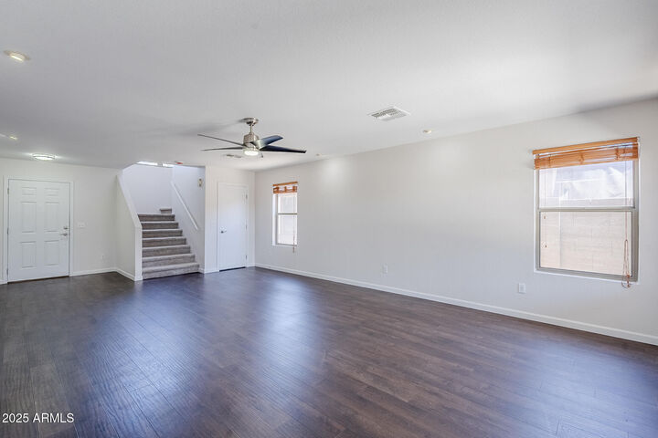 Property Photo: 2173 E 35th Avenue AZ 85119