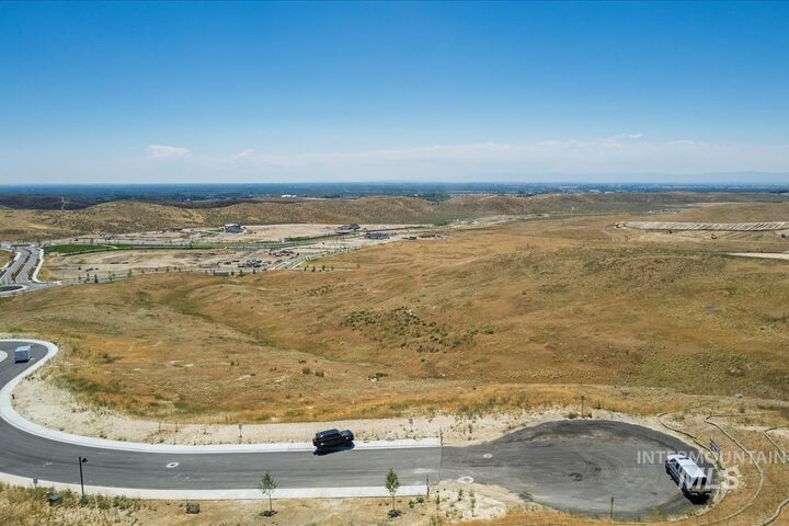 Property Photo:  7202 N Cairnhill Way  ID 83616