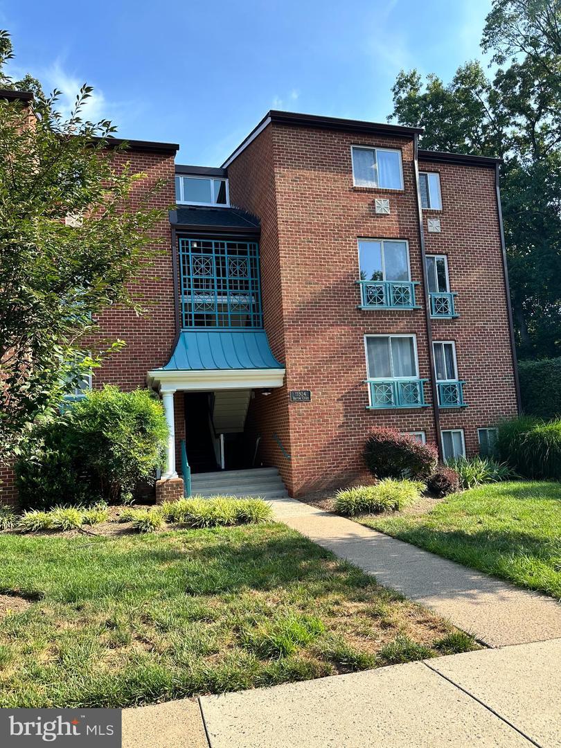 Property Photo: 11804 Breton Court 22C VA 20191