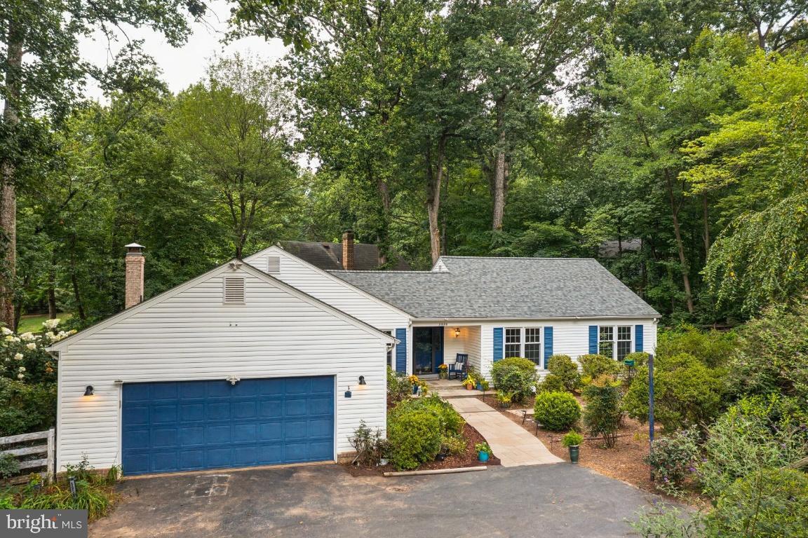 Property Photo: 5020 Pheasant Ridge Road VA 22030