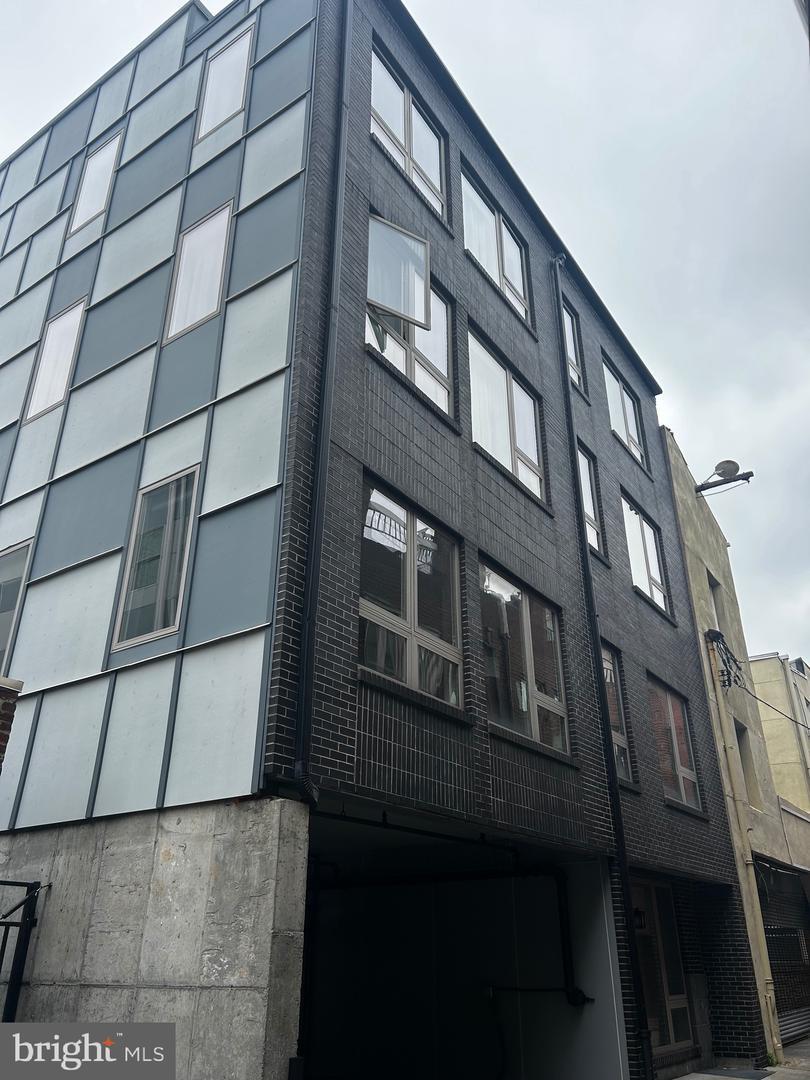 Property Photo:  110 Naudain Street 12 4  PA 19147 