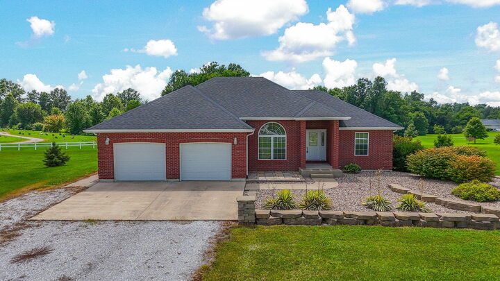 Property Photo:  1040 Private Road 2982  MO 65243 