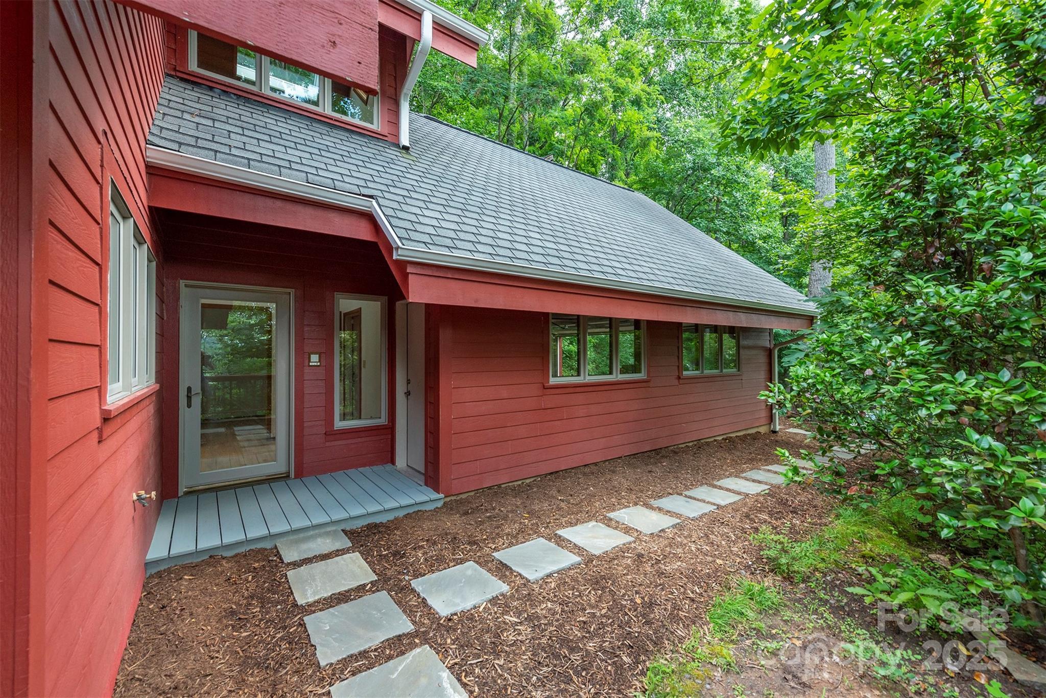 Property Photo:  7 Winding Poplar Road  NC 28711 