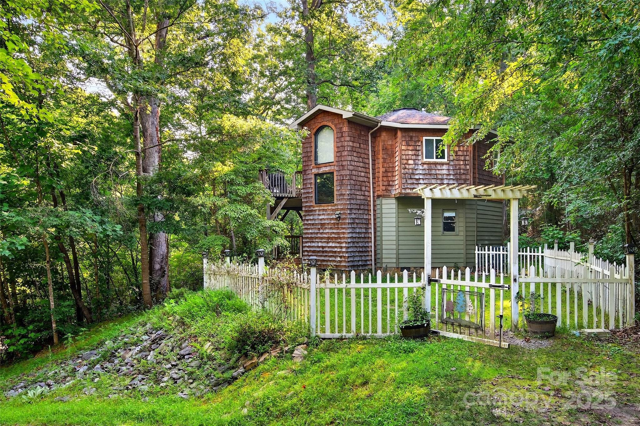 Property Photo: 83 Cascades Parkway NC 28761