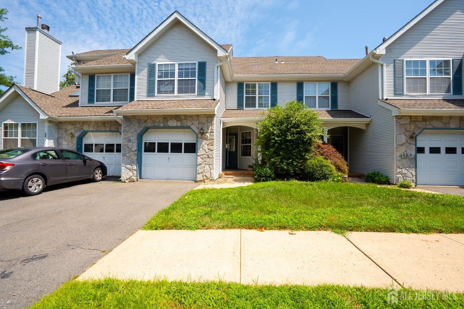 Property Photo:  91 Heather Court  NJ 08852 