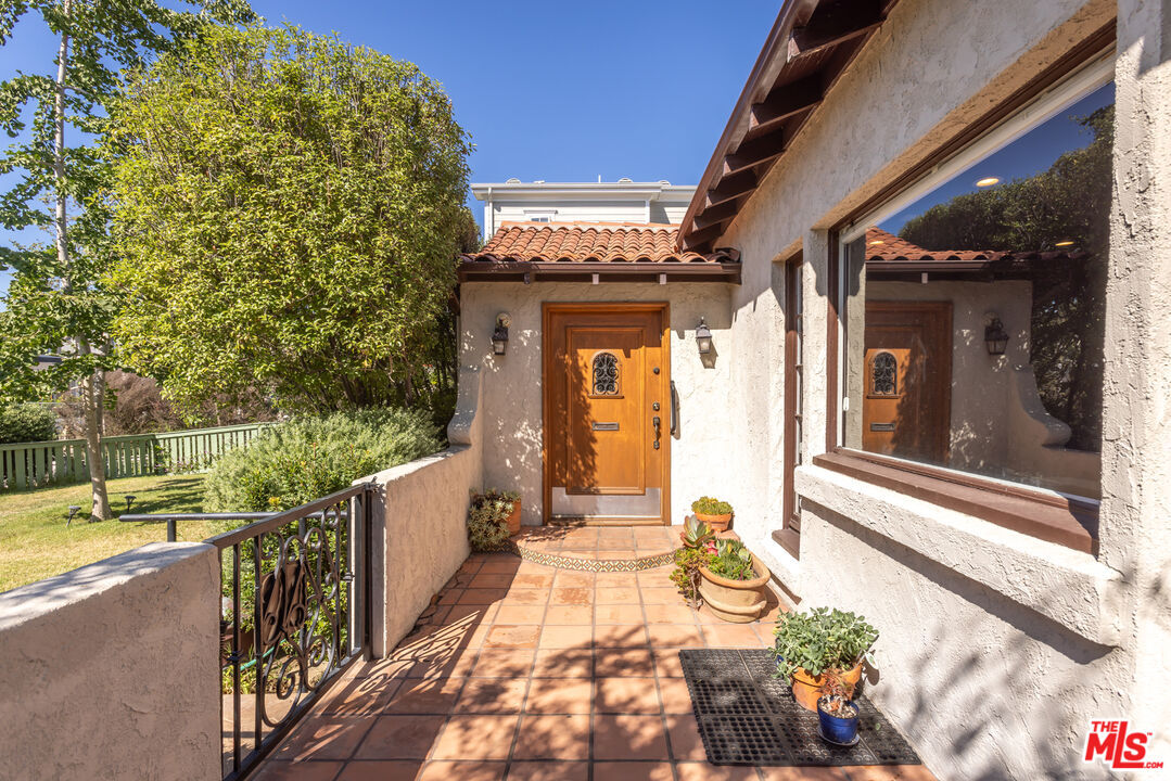 Property Photo: 10436 Troon Ave CA 90064