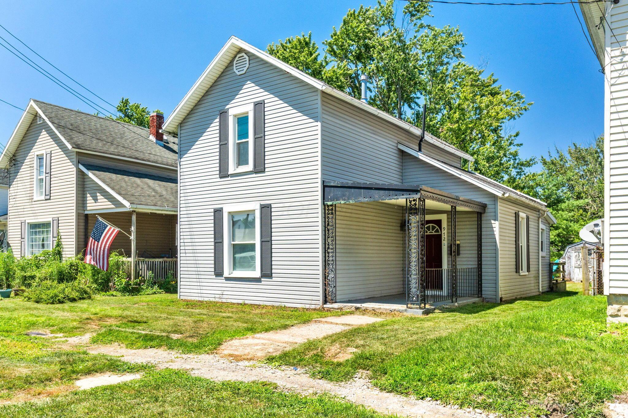 Property Photo: 972 E Church Street OH 43302