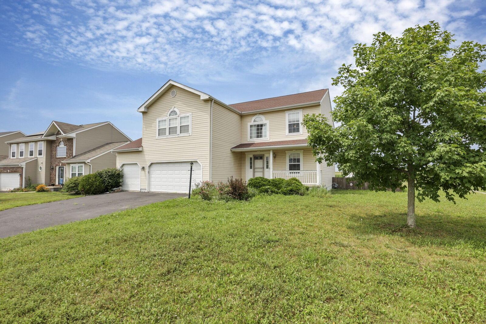 Property Photo: 128 Parkdale Drive OH 43031