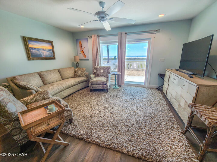 Property Photo: 7166 W Highway 98 FL 32456