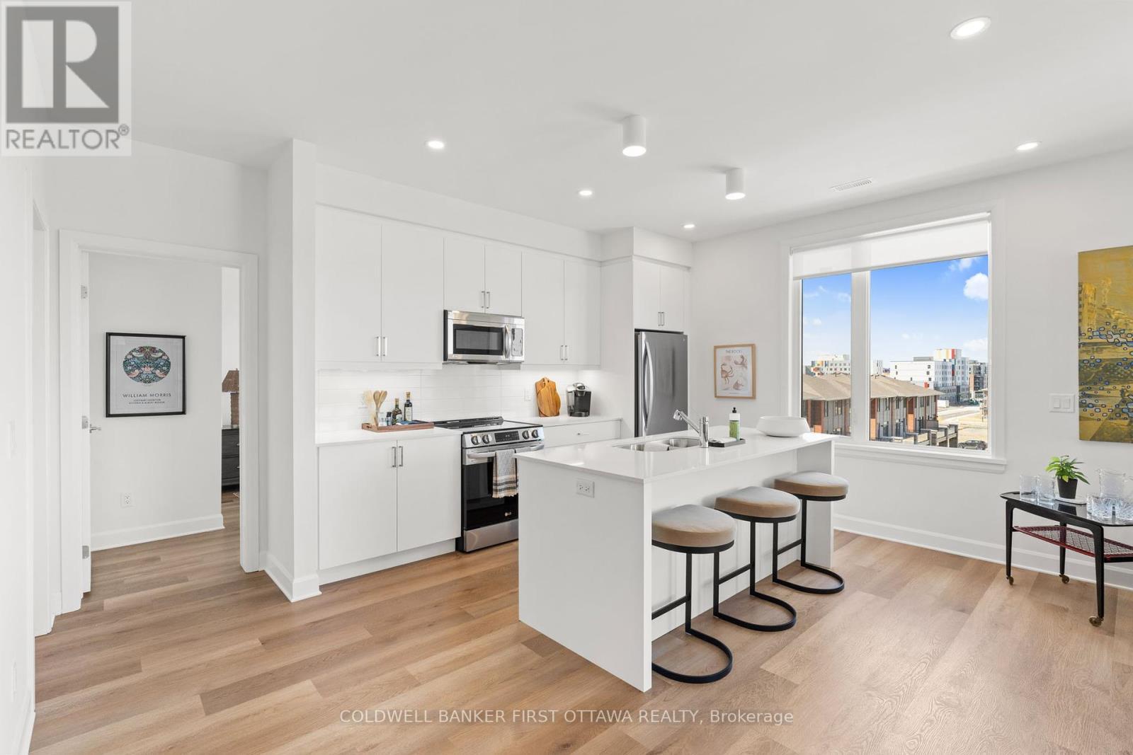 Property Photo: 520 Pimiwidon Street 302 ON K1K 5B4