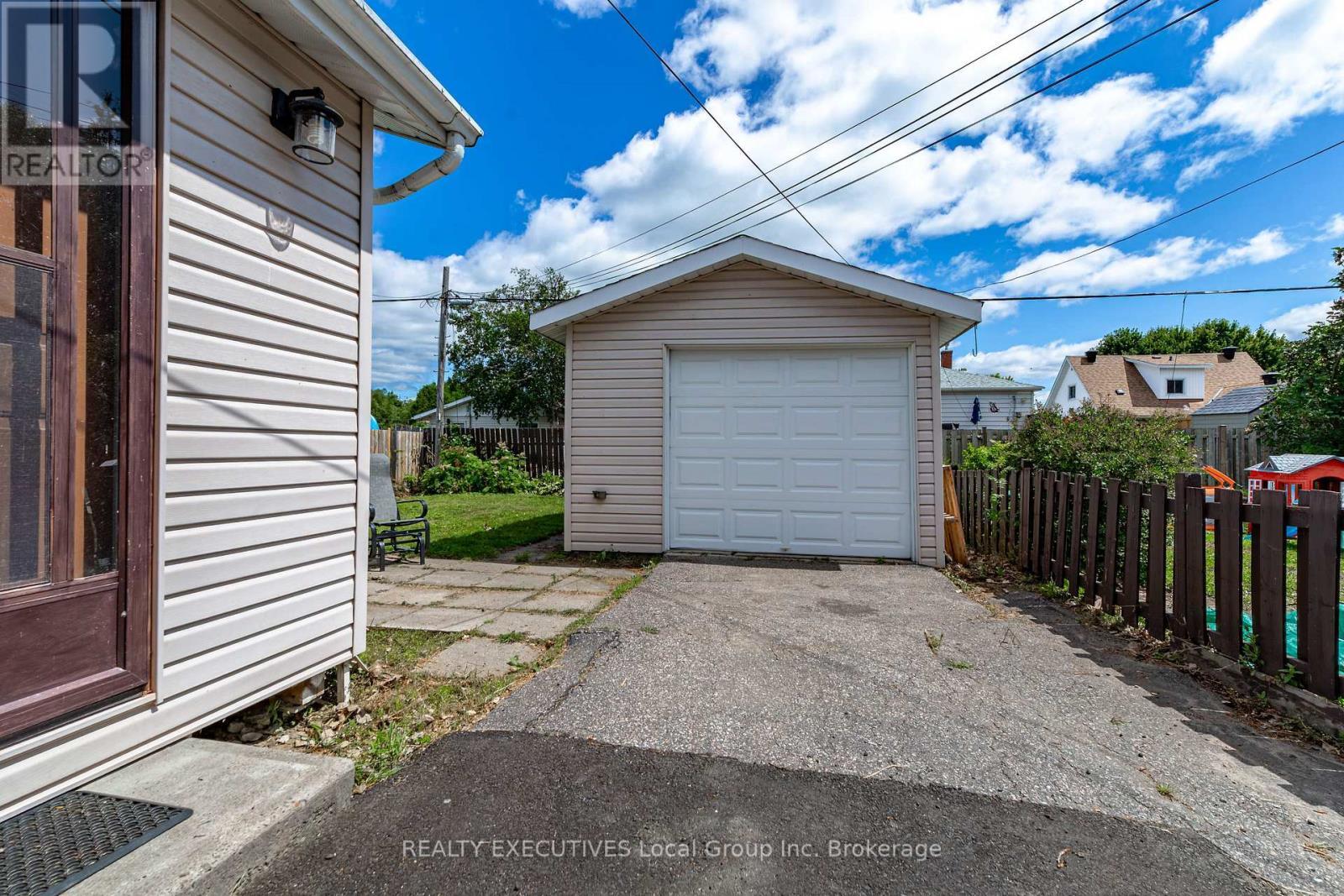 Property Photo:  48 Lee Avenue  ON P1A 2J7 