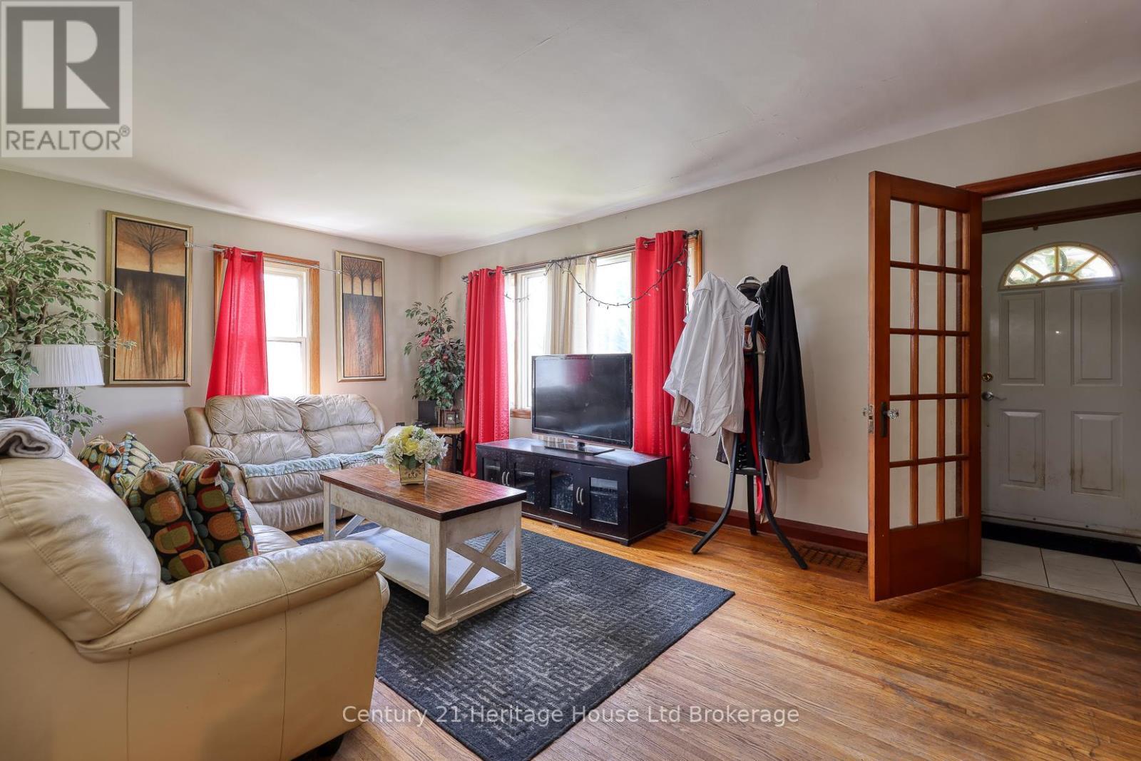Photo de la propriété: 252 Fifth Avenue ON N4S 2G1