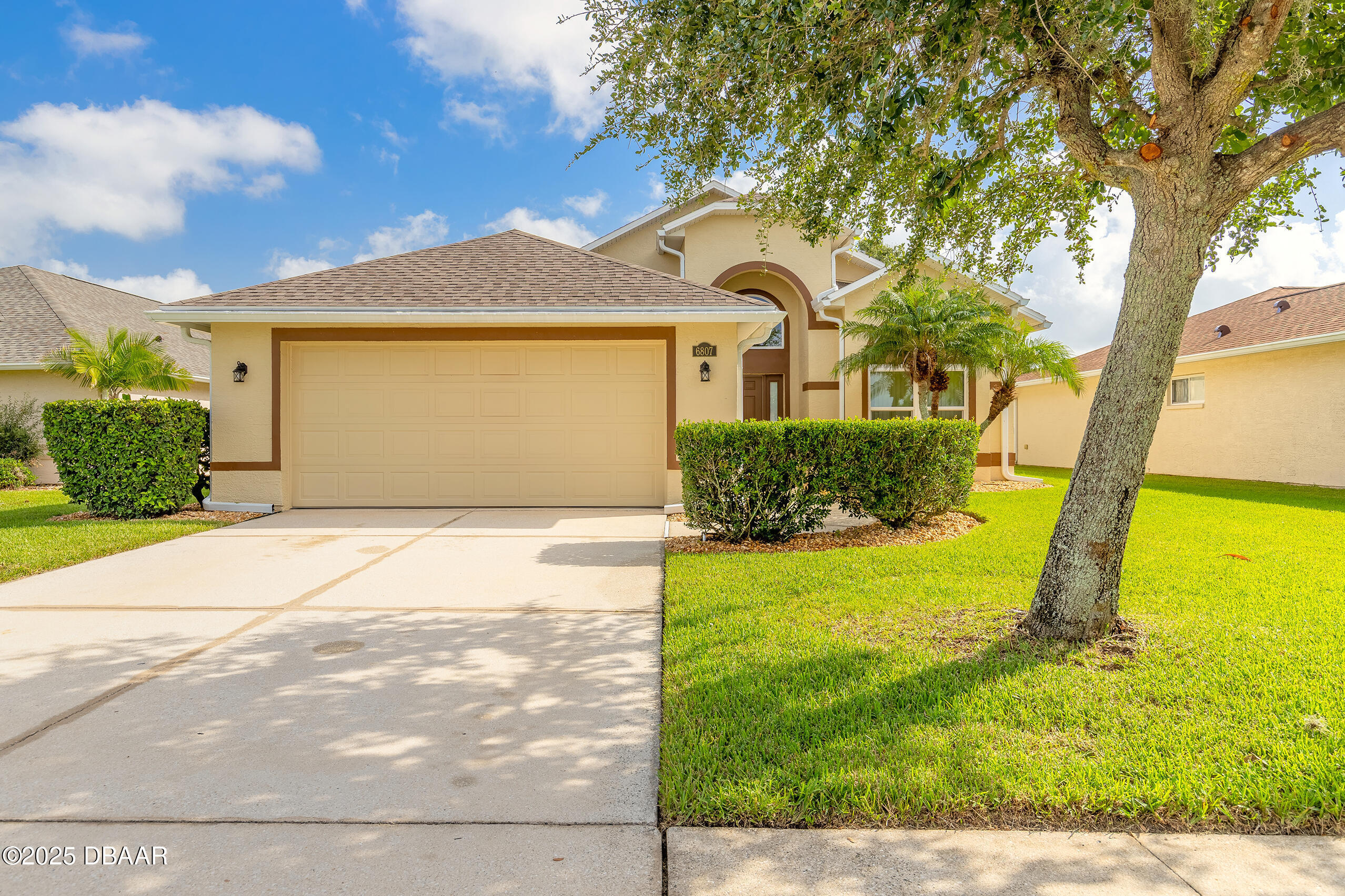 Property Photo: 6807 Amici Court FL 32128