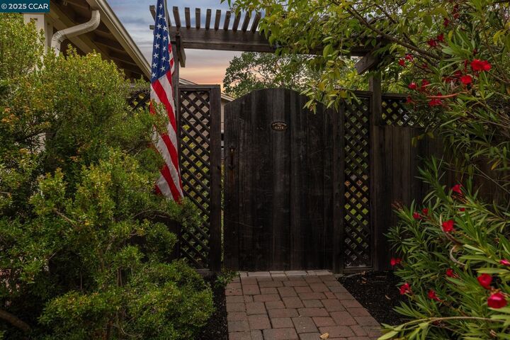 Property Photo:  3081 Walnut Blvd  CA 94596 