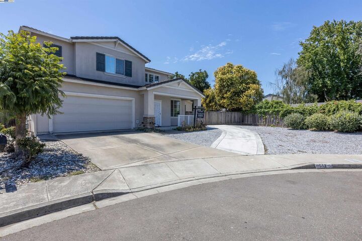 Property Photo: 552 Stonehaven Ct CA 94544