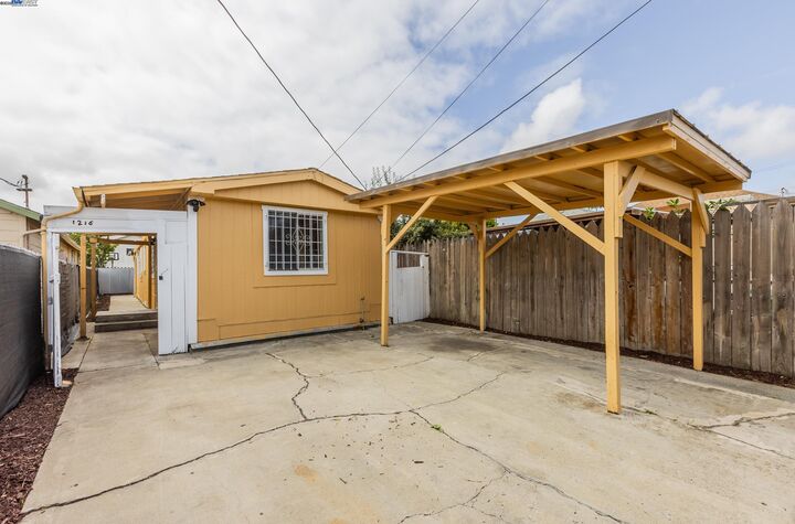 Property Photo: 1216 88th Ave CA 94621