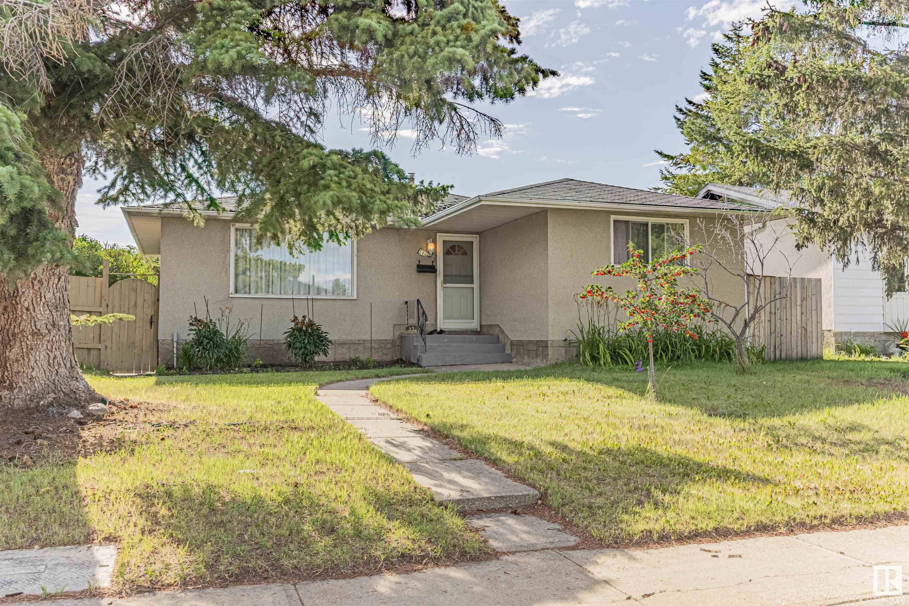 14424 65 Street NW  Edmonton AB T5A 2E7 photo