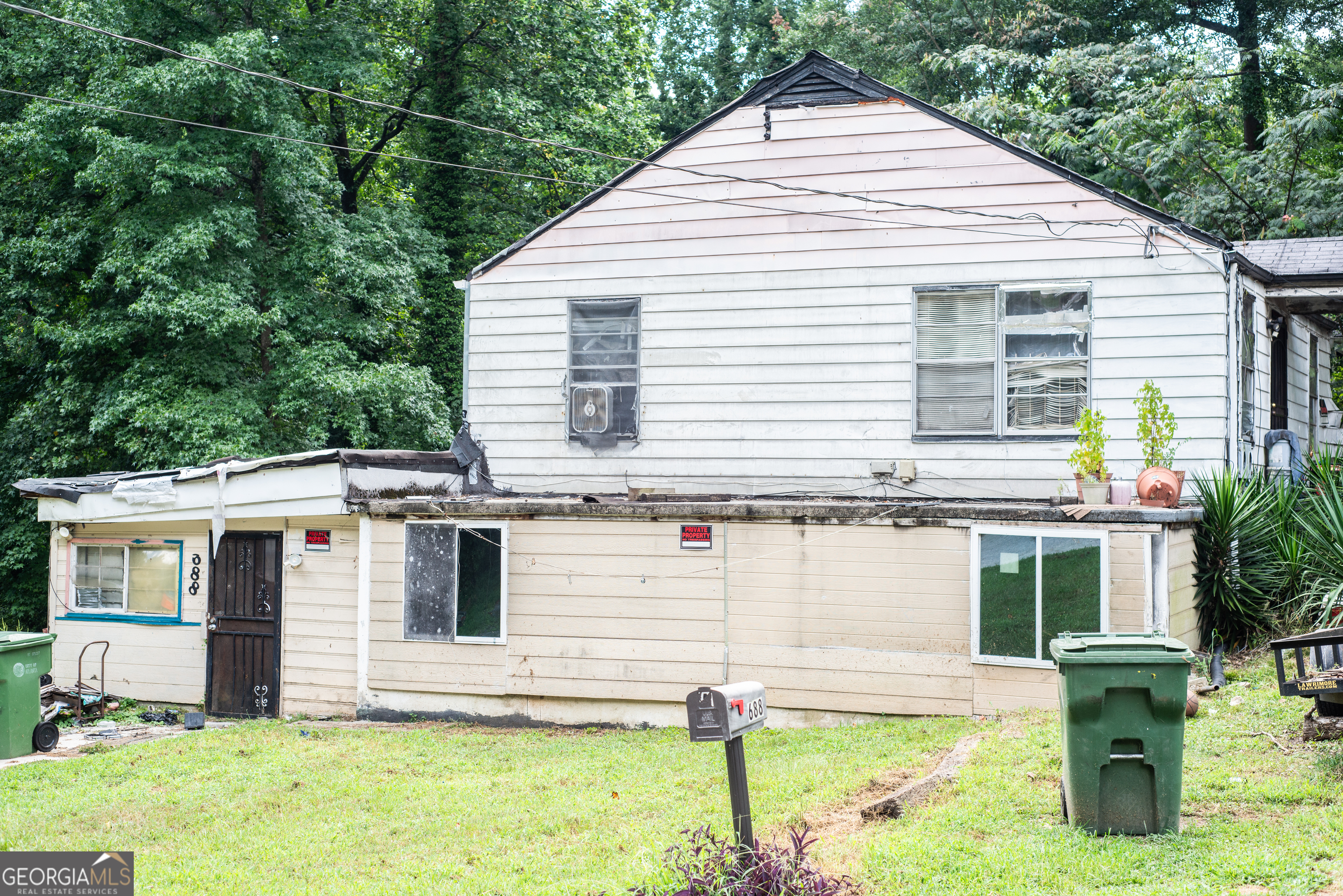 Property Photo: 688 S Eugenia Place NW GA 30318