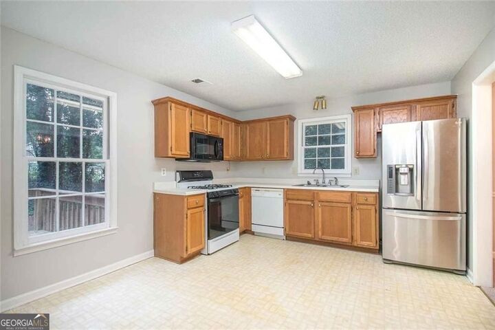 Property Photo:  1560 Red Briar Way  GA 30236 