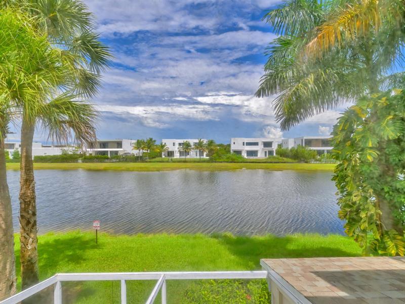 Property Photo:  219 Mallory Ct 219  FL 33326 