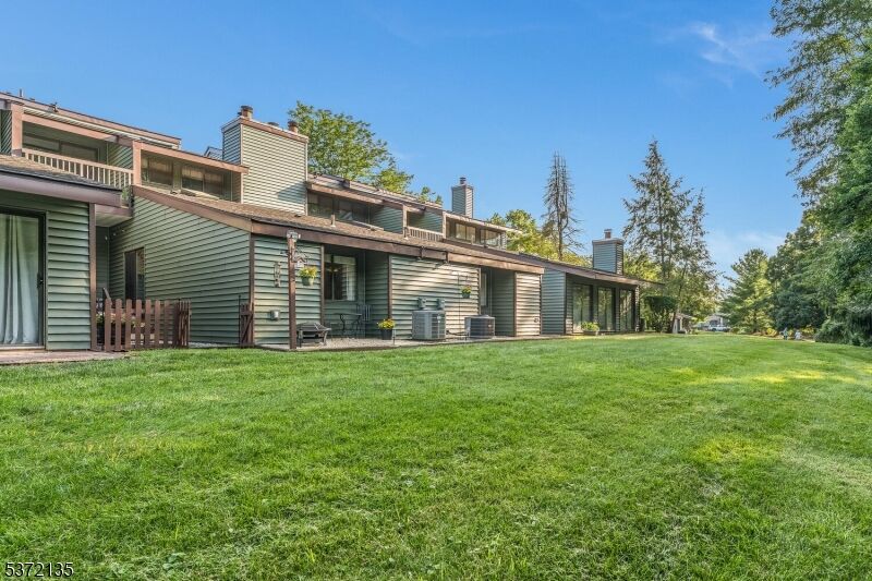 Property Photo:  13 Summit Ct  NJ 08801