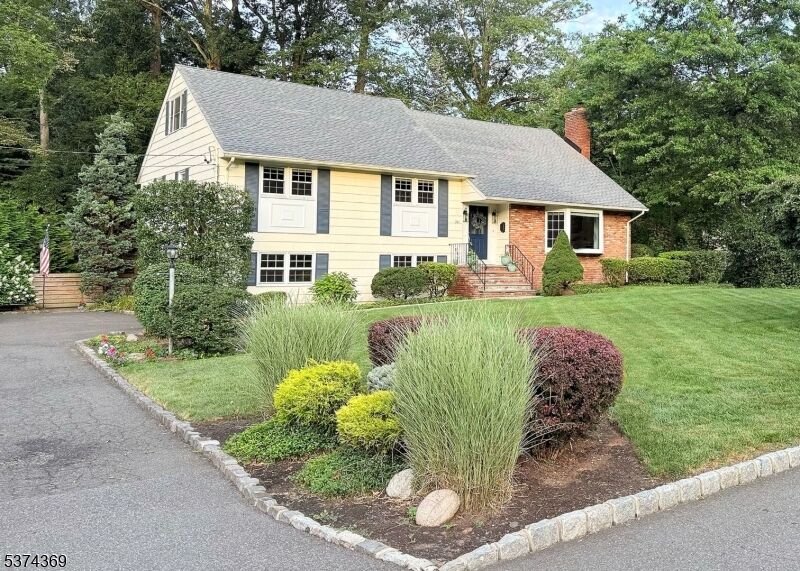 Property Photo: 301 Meetinghouse Ln NJ 07092