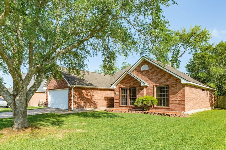 Property Photo:  207 Audubon Woods Court  TX 77531 