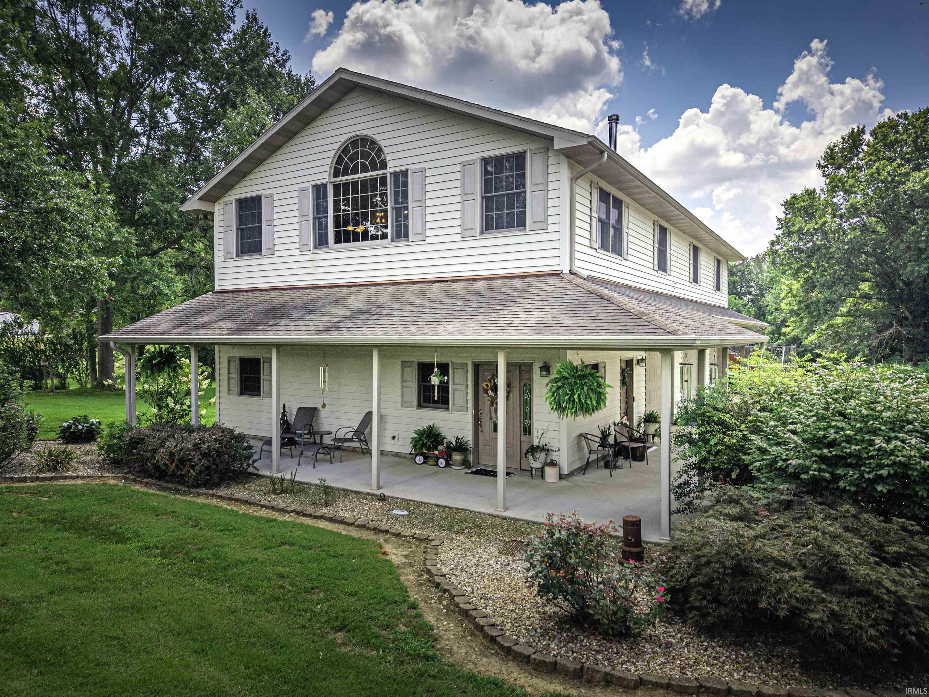Property Photo:  900 E Union Street  IN 47598 