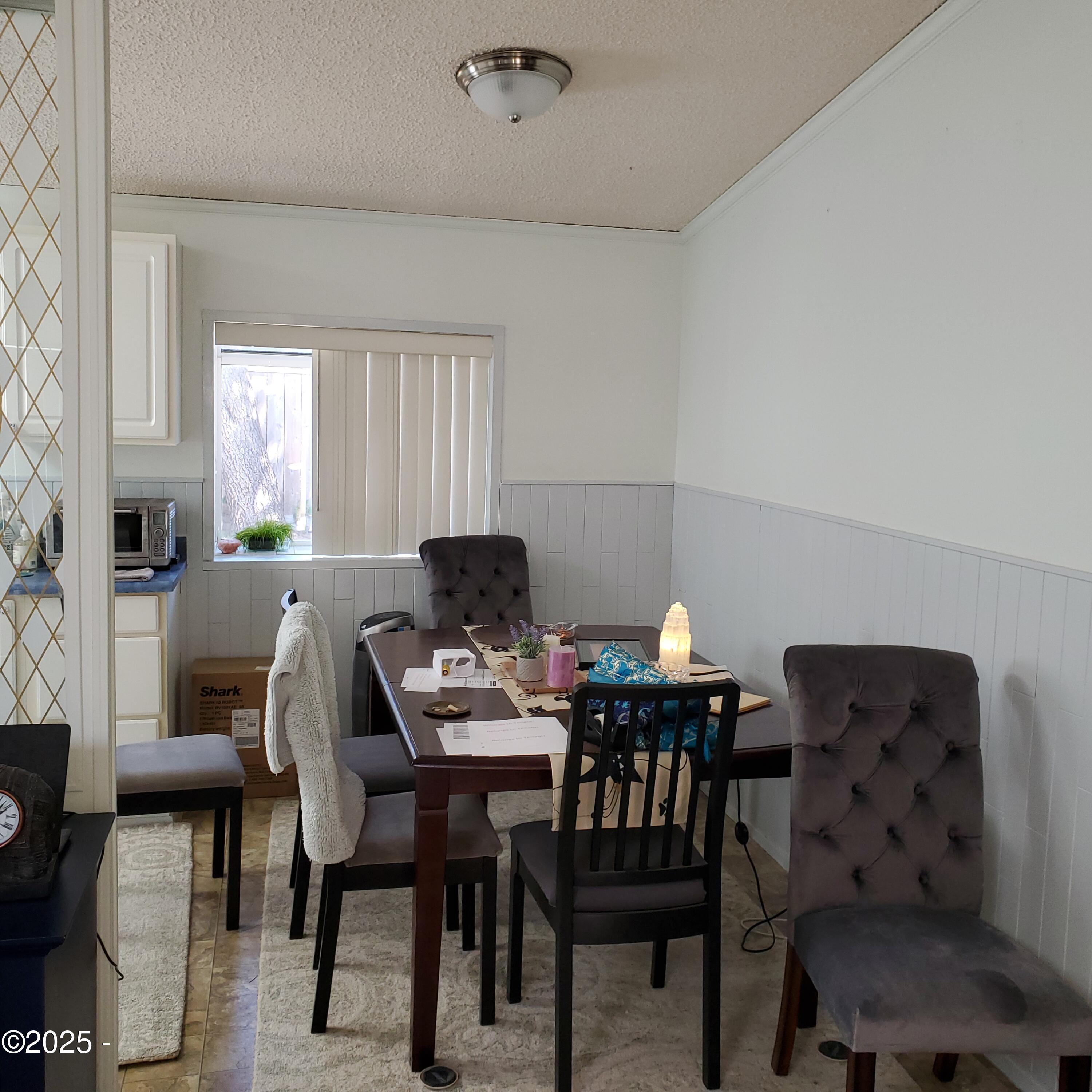 Property Photo: 211 NE 70th Street OR 97365
