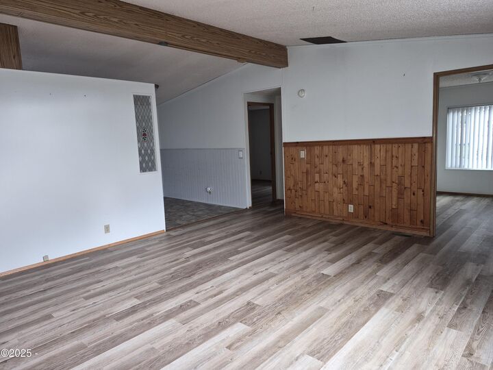 Property Photo:  211 NE 70th Street  OR 97365 