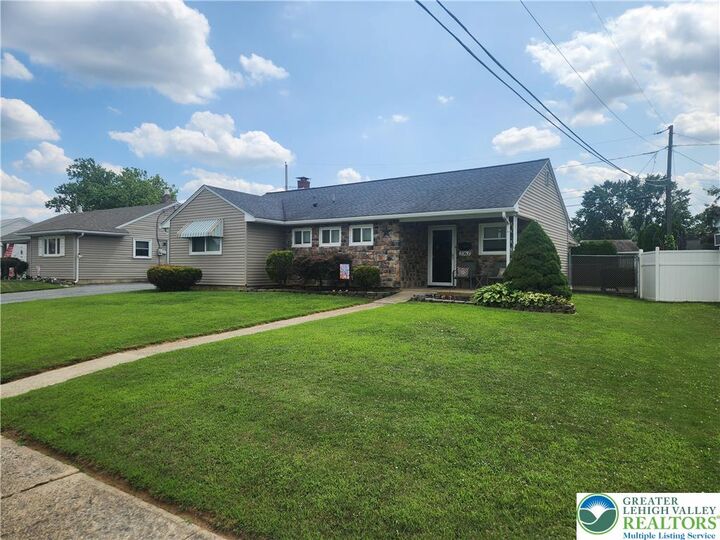 2063 Cloverdale Road  Bethlehem City PA 18018 photo