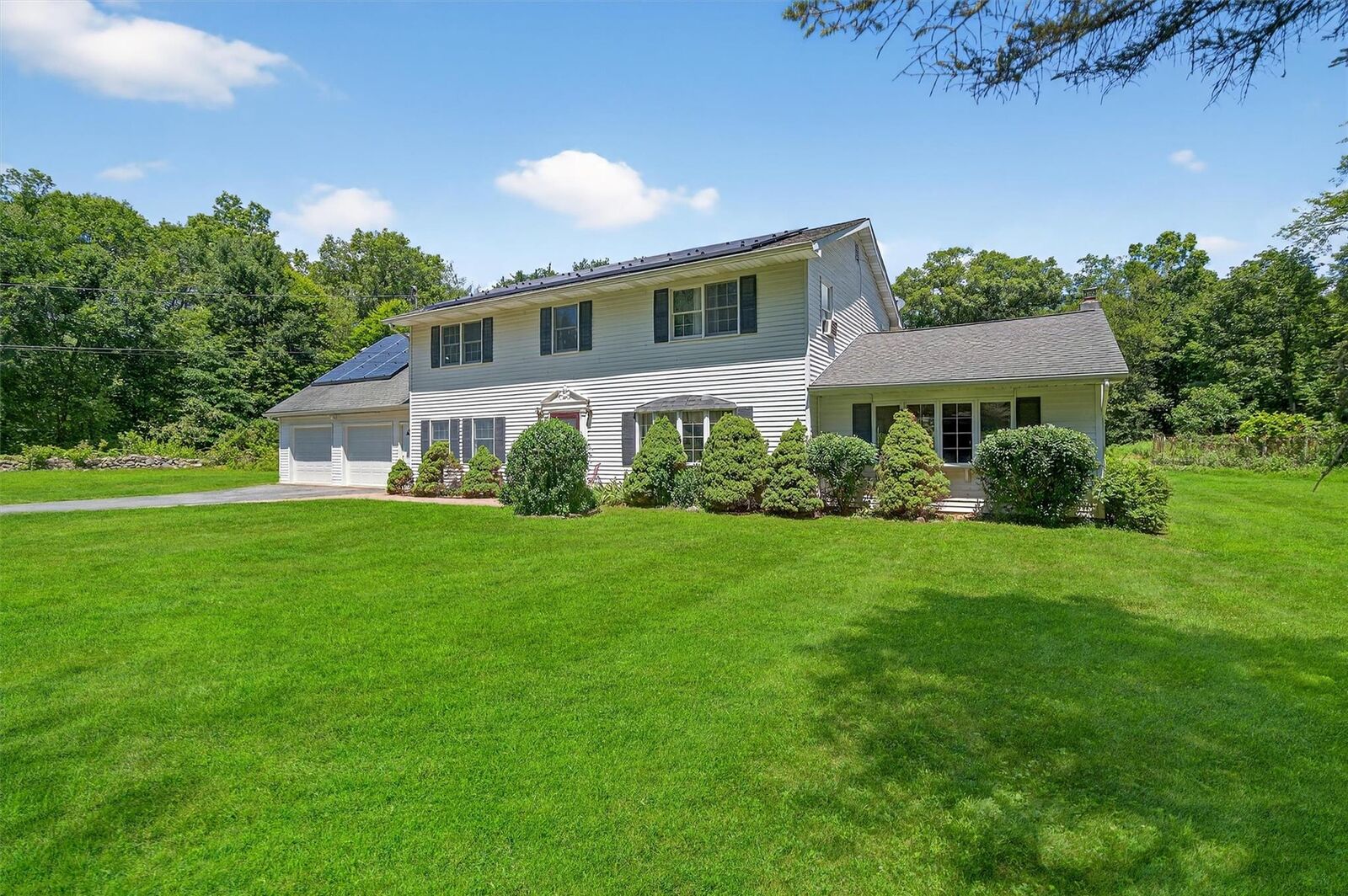 Property Photo:  94 Lincolndale  NY 10992 