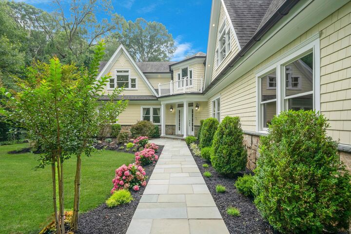 Property Photo:  5 Ivory Court  NY 11731 
