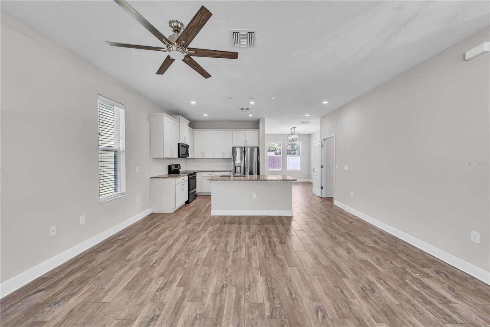 Property Photo: 3027 W Spruce Street FL 33607