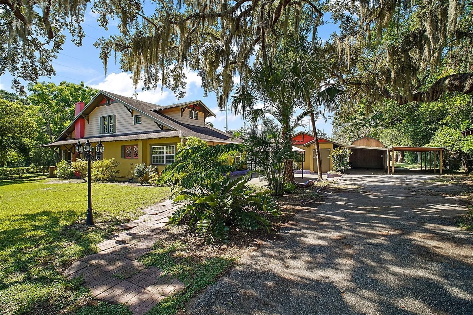 Property Photo:  150 E Charlotte Avenue  FL 32726 
