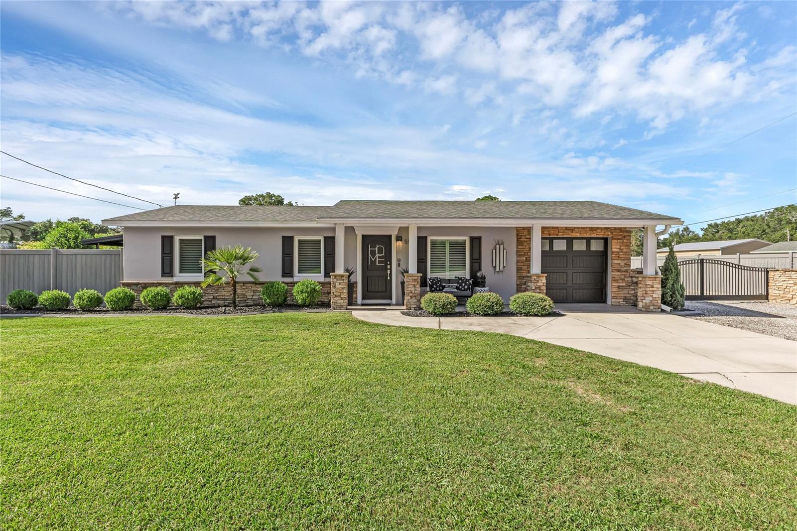 Property Photo:  513 E Kicklighter Road  FL 32744 