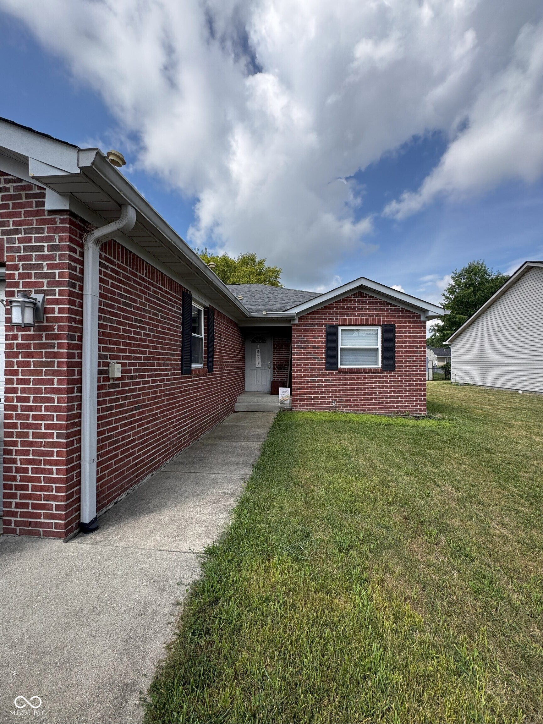 Property Photo: 30 Grassyway Court IN 46184