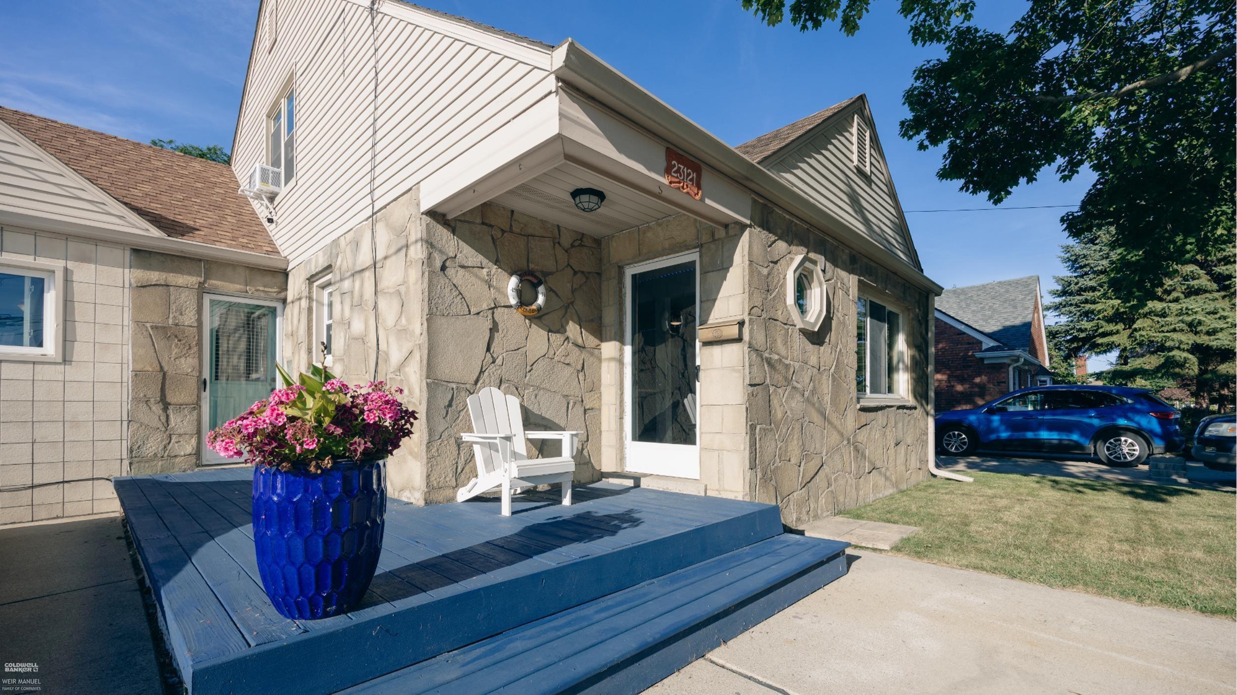 Property Photo: 23121 Liberty Street MI 48080