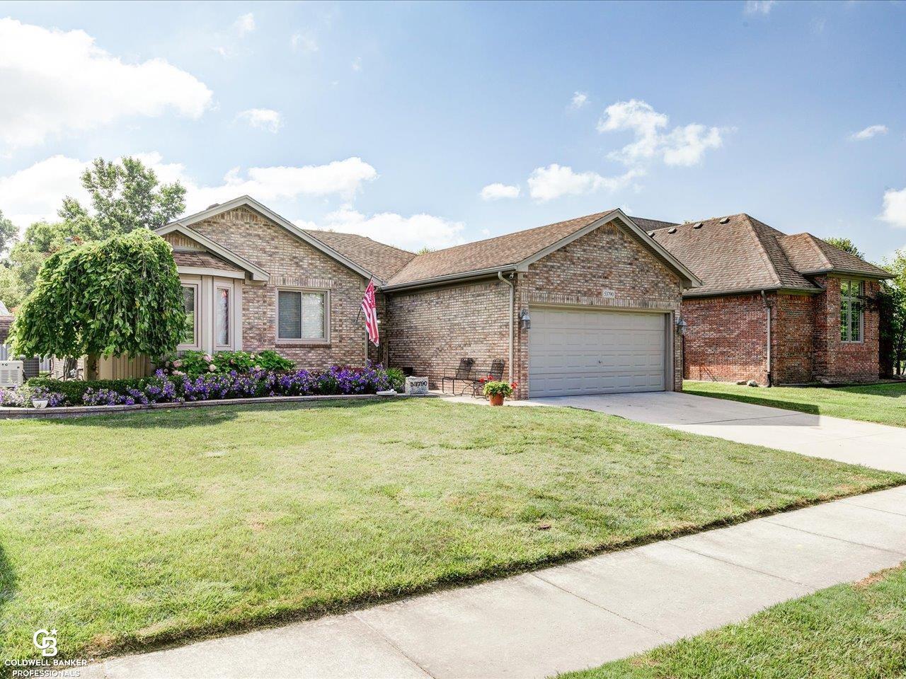 Property Photo: 53790 Meadow View Ln Lane MI 48047