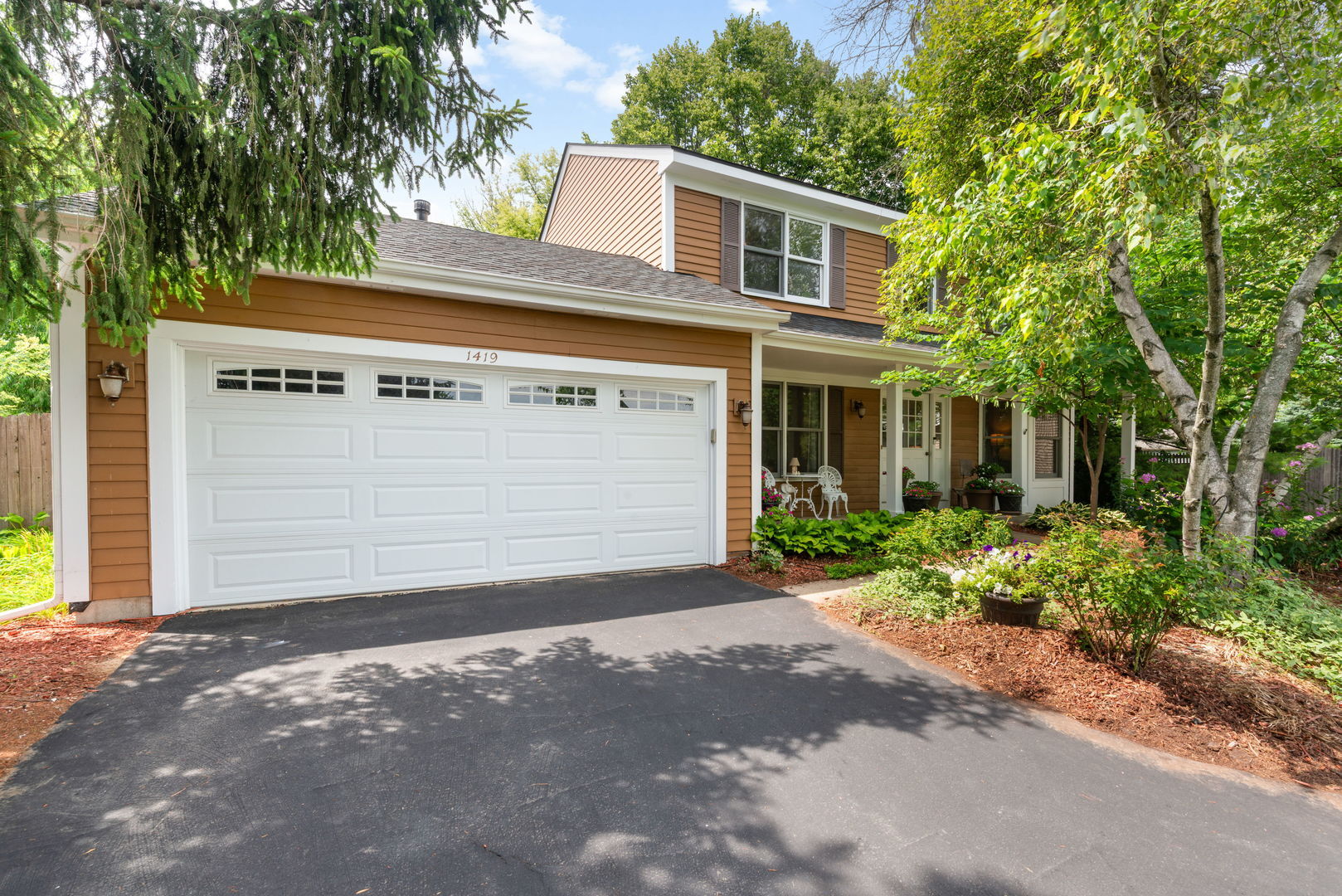 Property Photo: 1419 Issel Court IL 60510