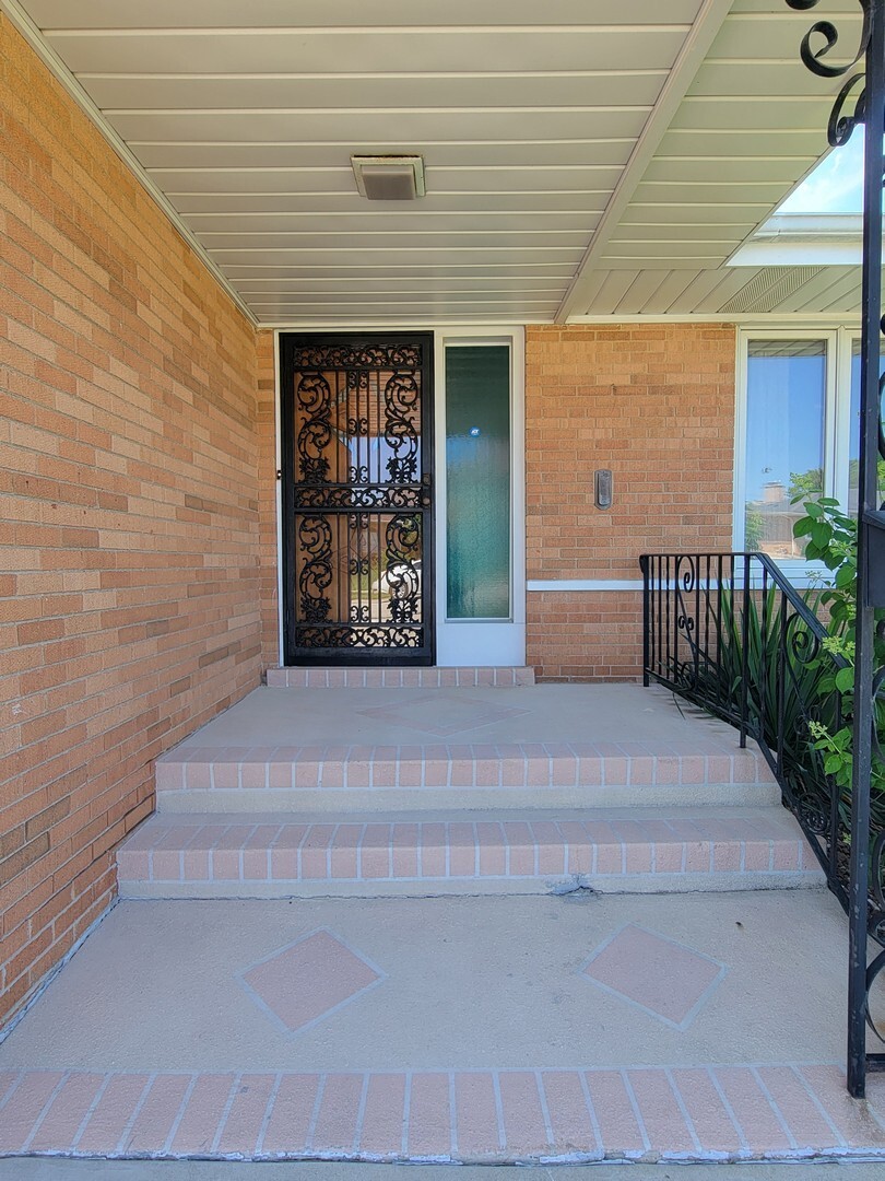 Property Photo:  4846 N Crescent Avenue  IL 60706 