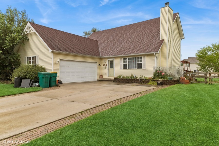 Property Photo:  